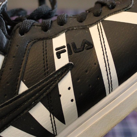 Fila Black and White Striped Hight Top Boy's Sneaker Size 6.5 - Picture 4 of 13